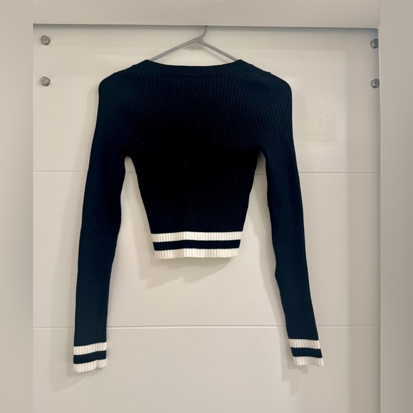 Superdown Nichole Cropped Sweater in Black & White. Size Small. New With Tags. - Picture 3 of 4